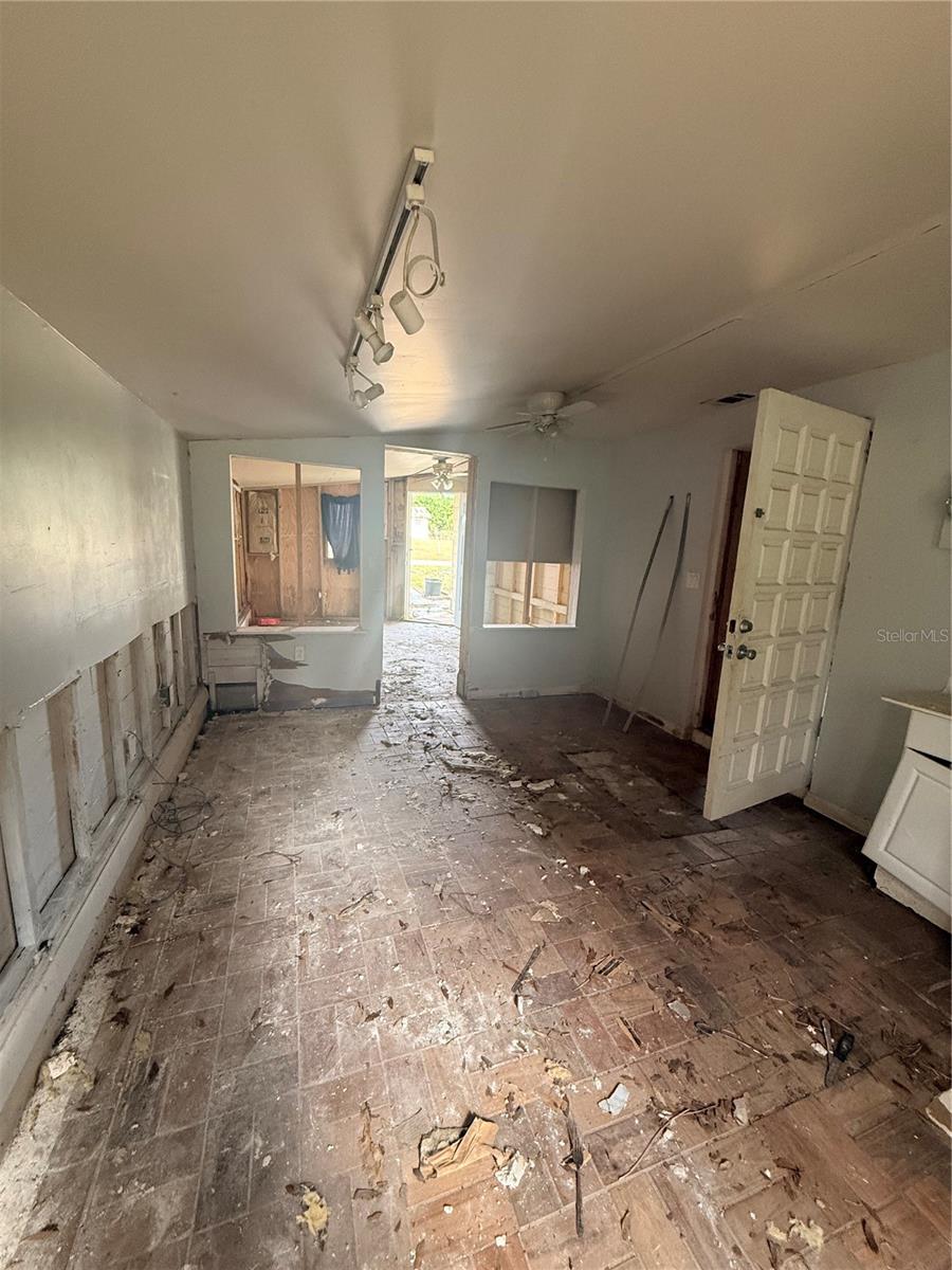 TB8458991 Property Photo