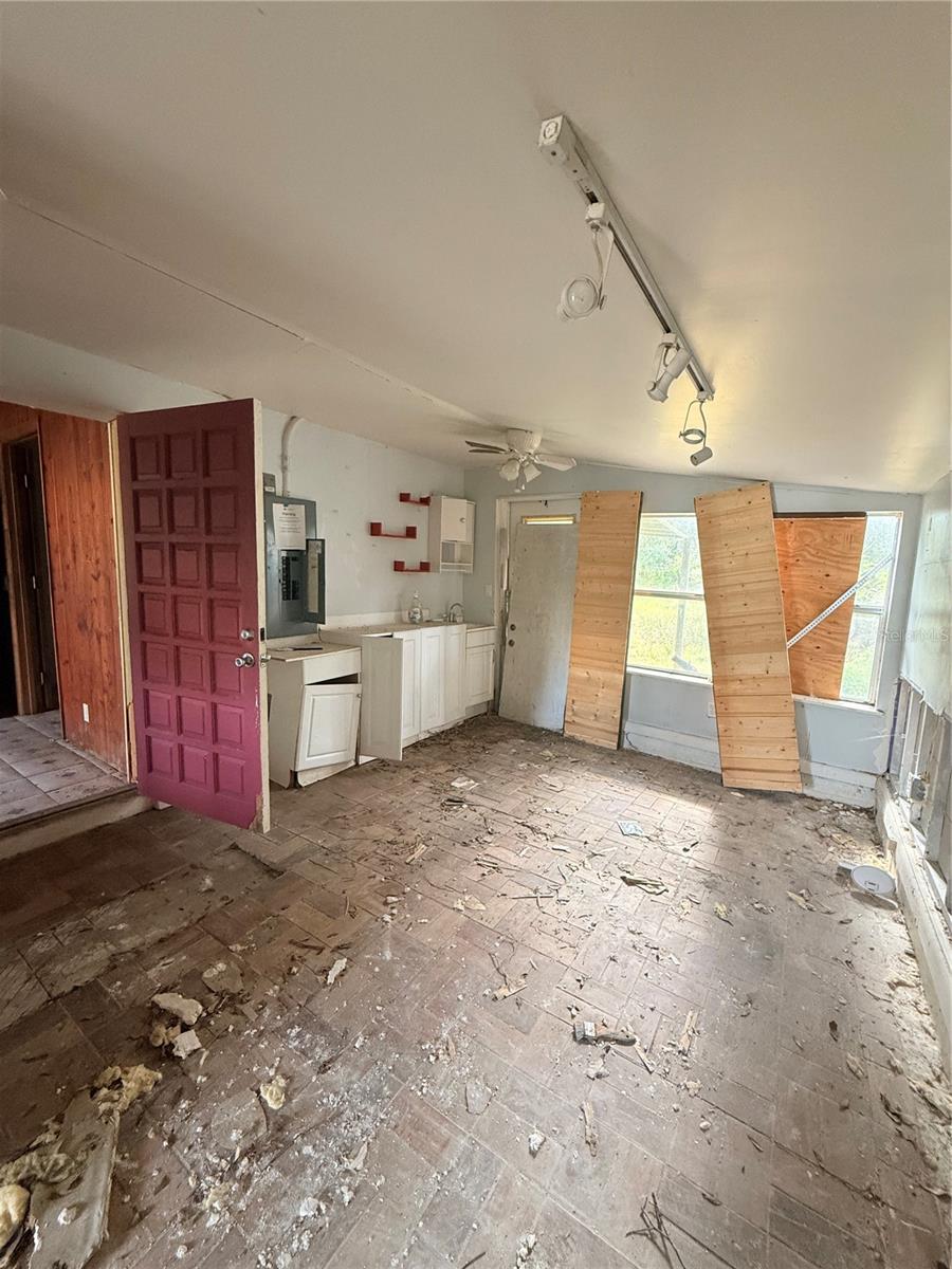 TB8458991 Property Photo