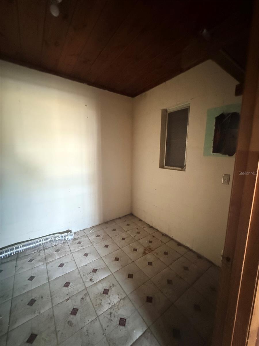 TB8458991 Property Photo