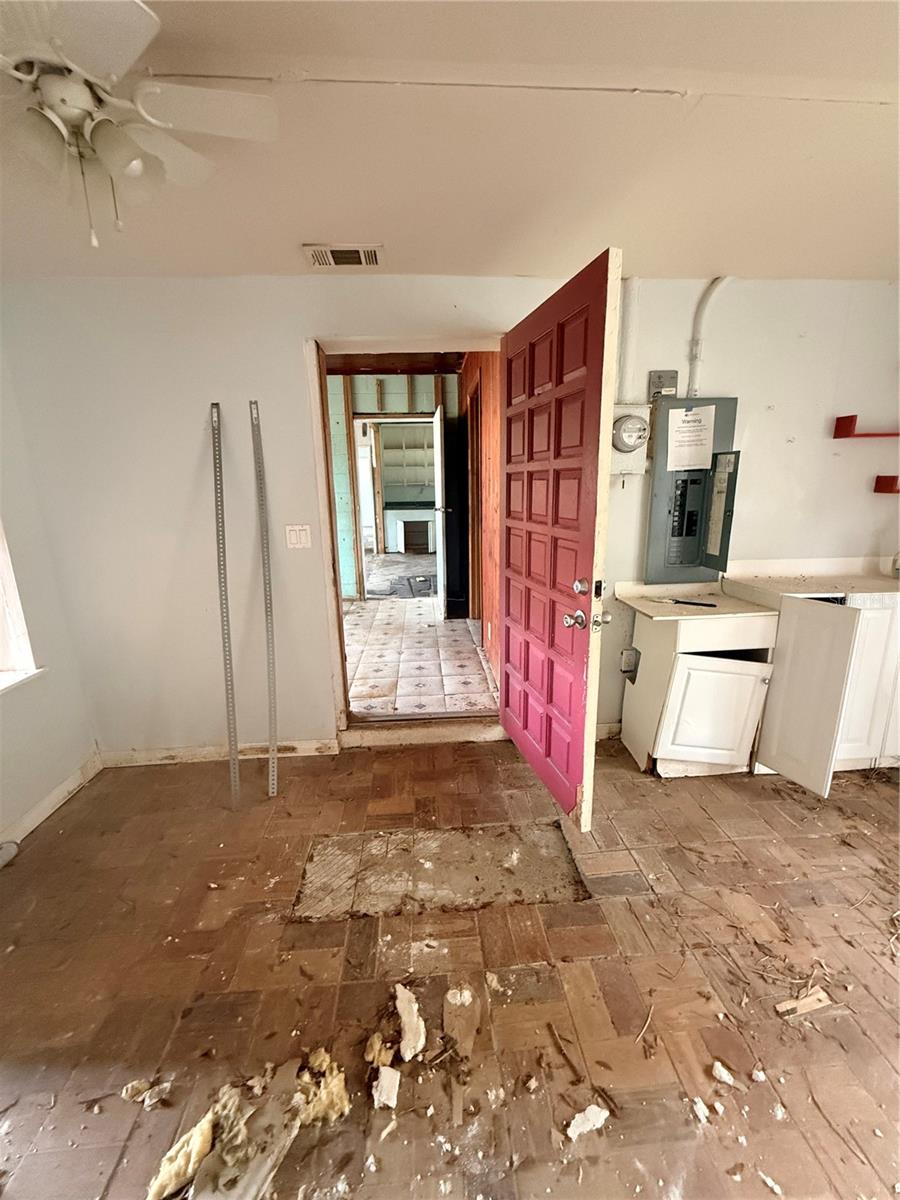 TB8458991 Property Photo