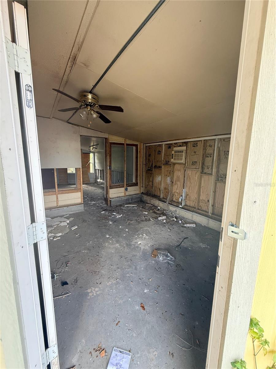 TB8458991 Property Photo