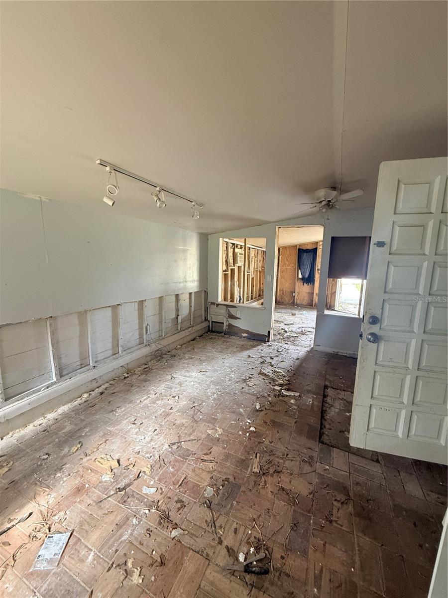 TB8458991 Property Photo