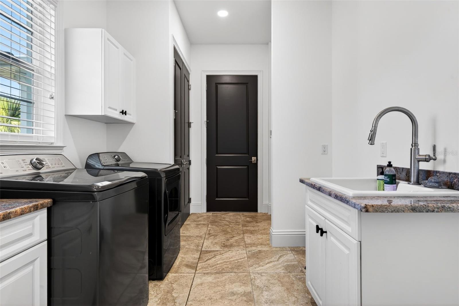 A4676231 Property Photo