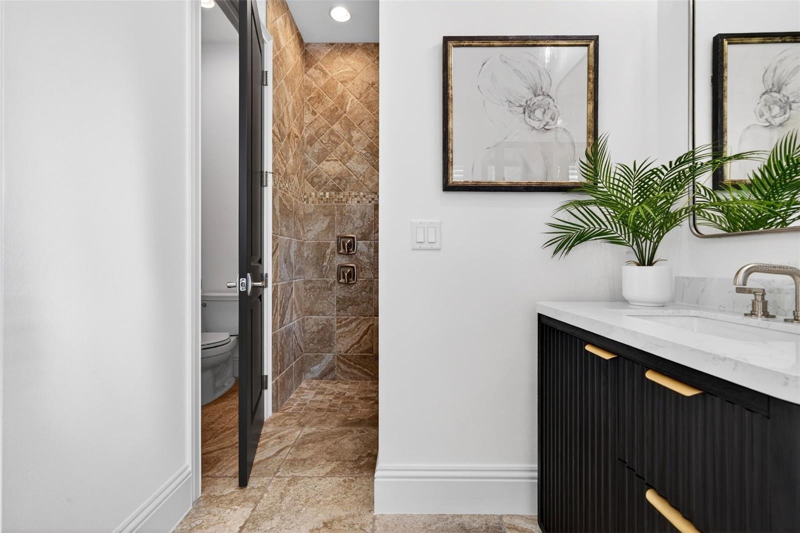 A4676231 Property Photo