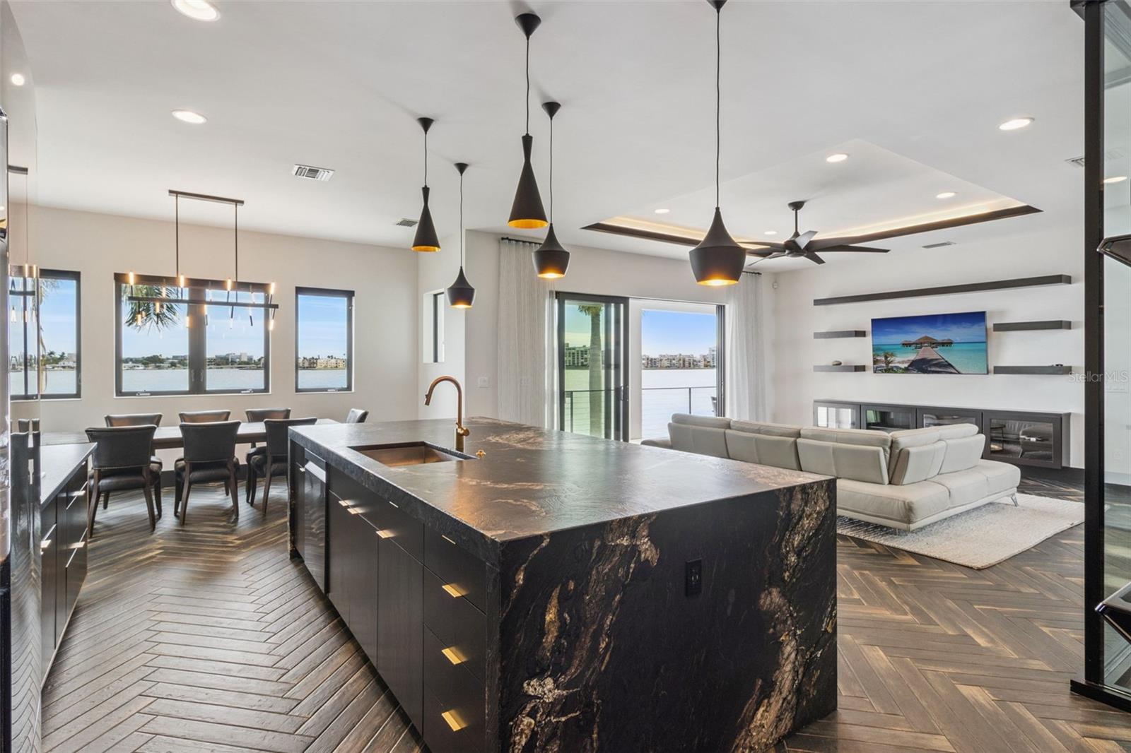 O6369589 Property Photo