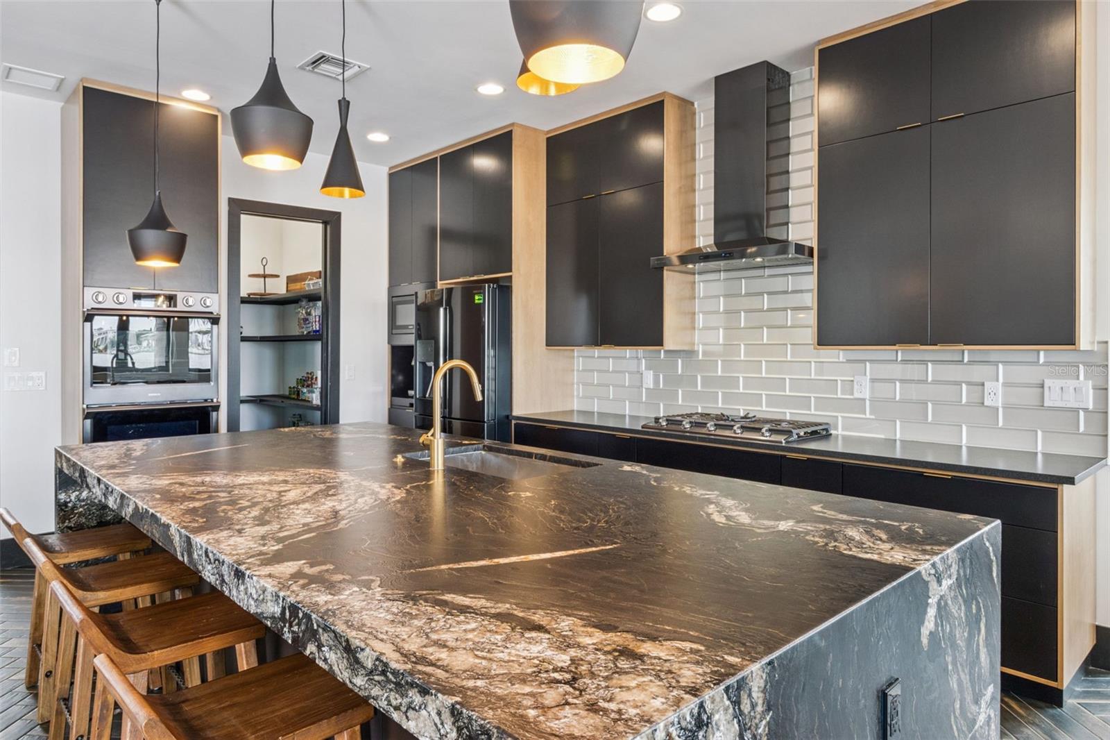 O6369589 Property Photo