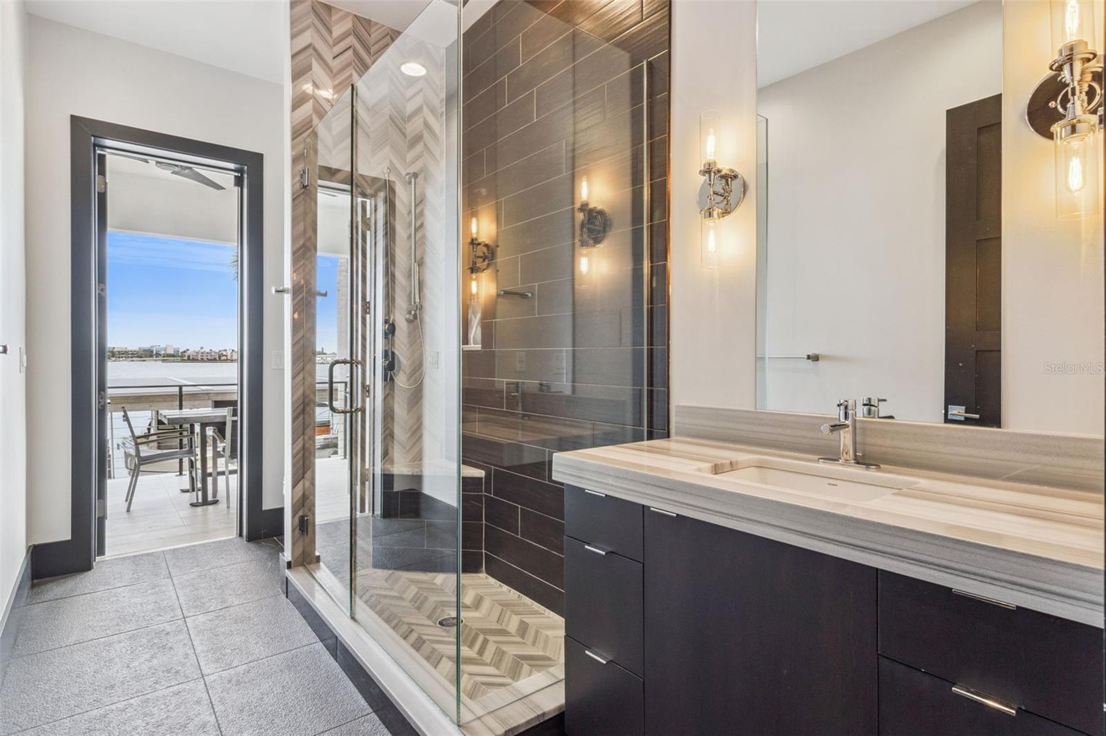 O6369589 Property Photo