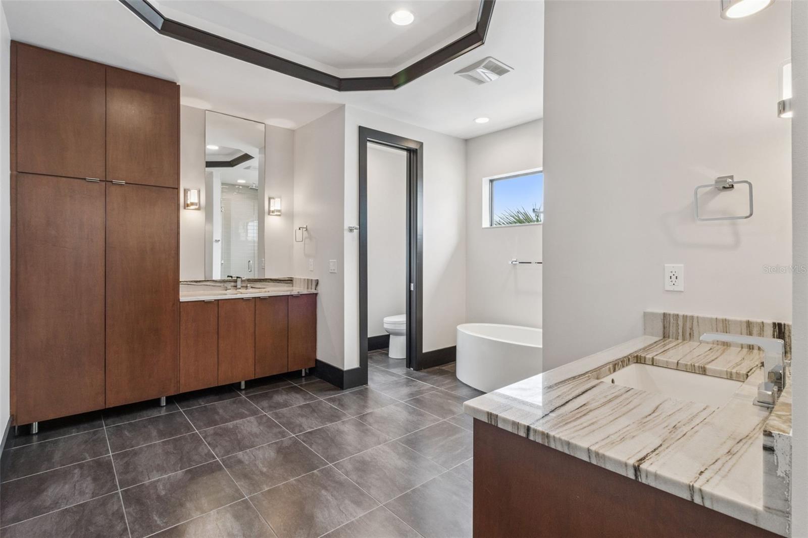 O6369589 Property Photo