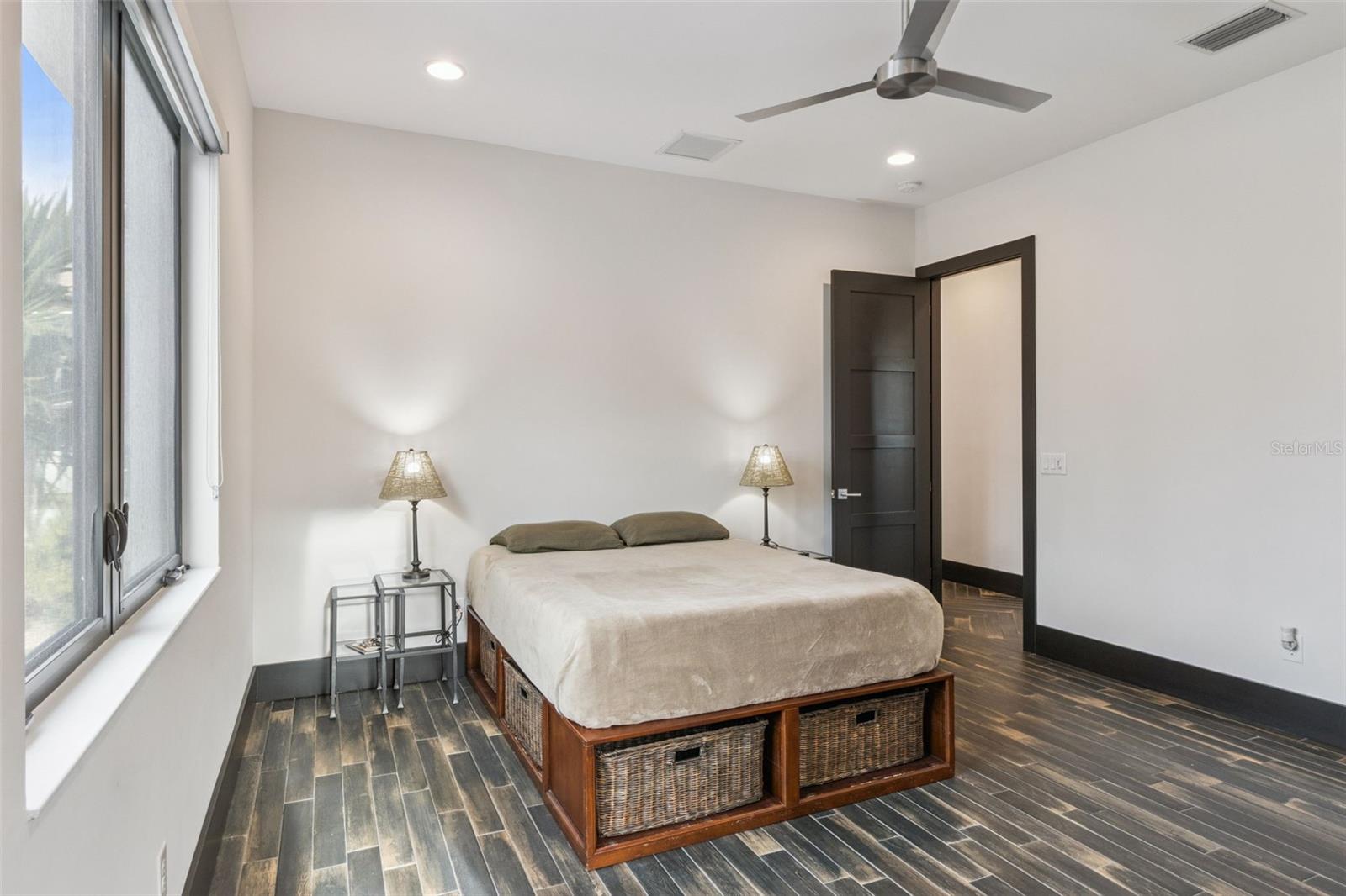 O6369589 Property Photo