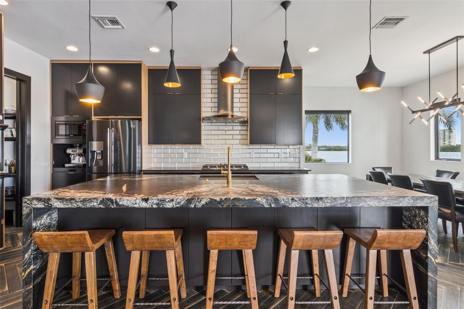 O6369589 Property Photo