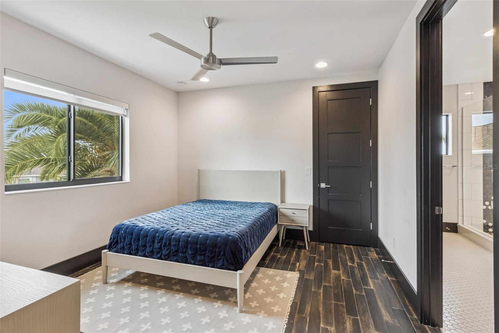 O6369589 Property Photo