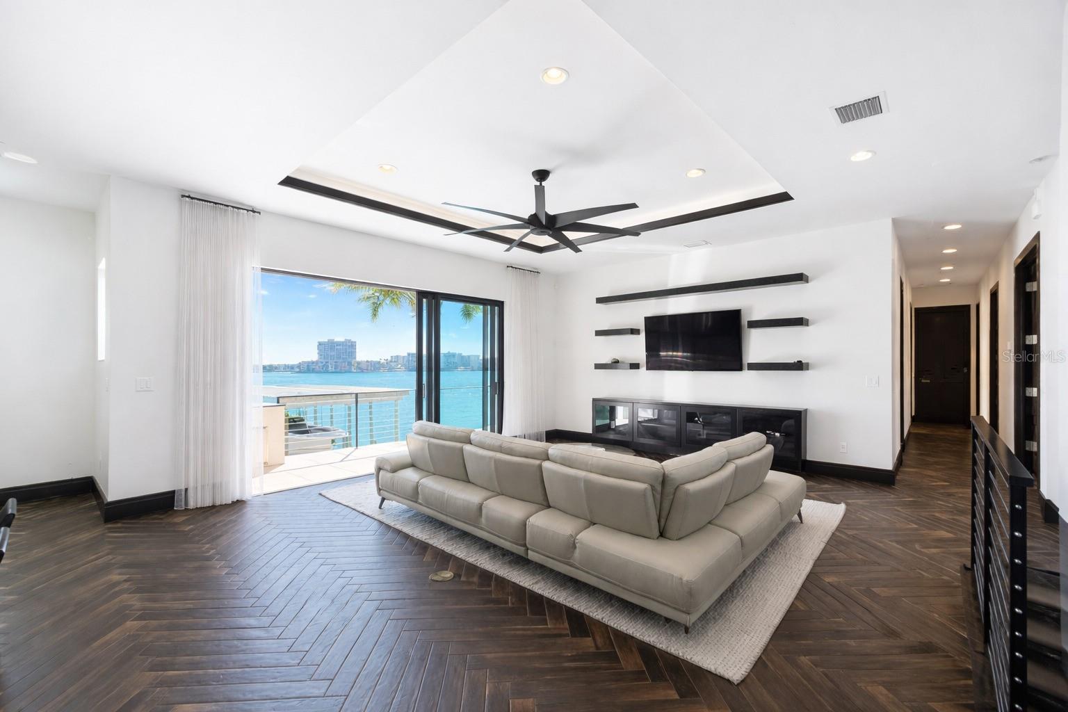 O6369589 Property Photo