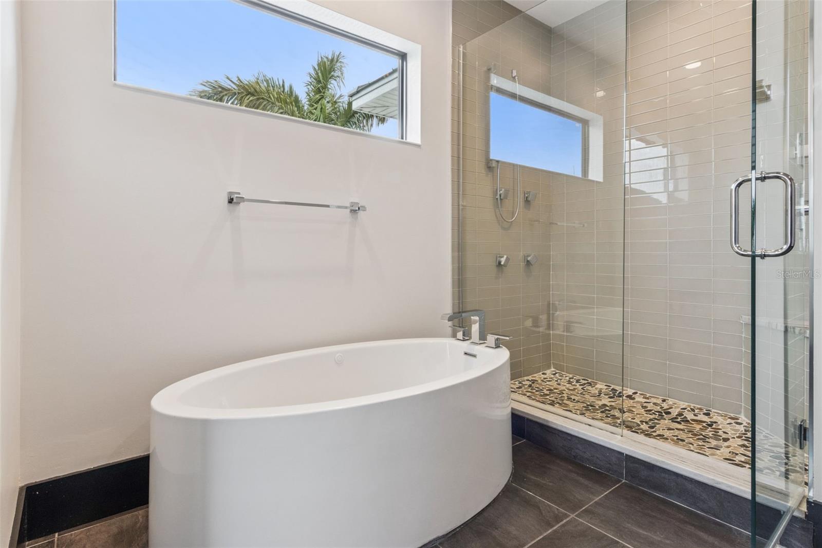 O6369589 Property Photo