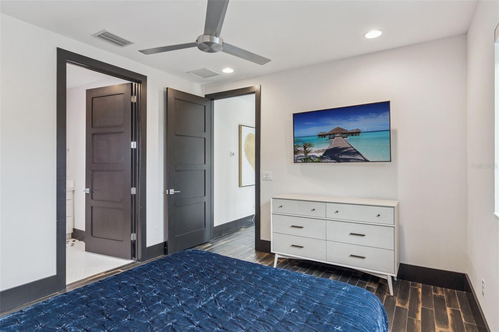 O6369589 Property Photo