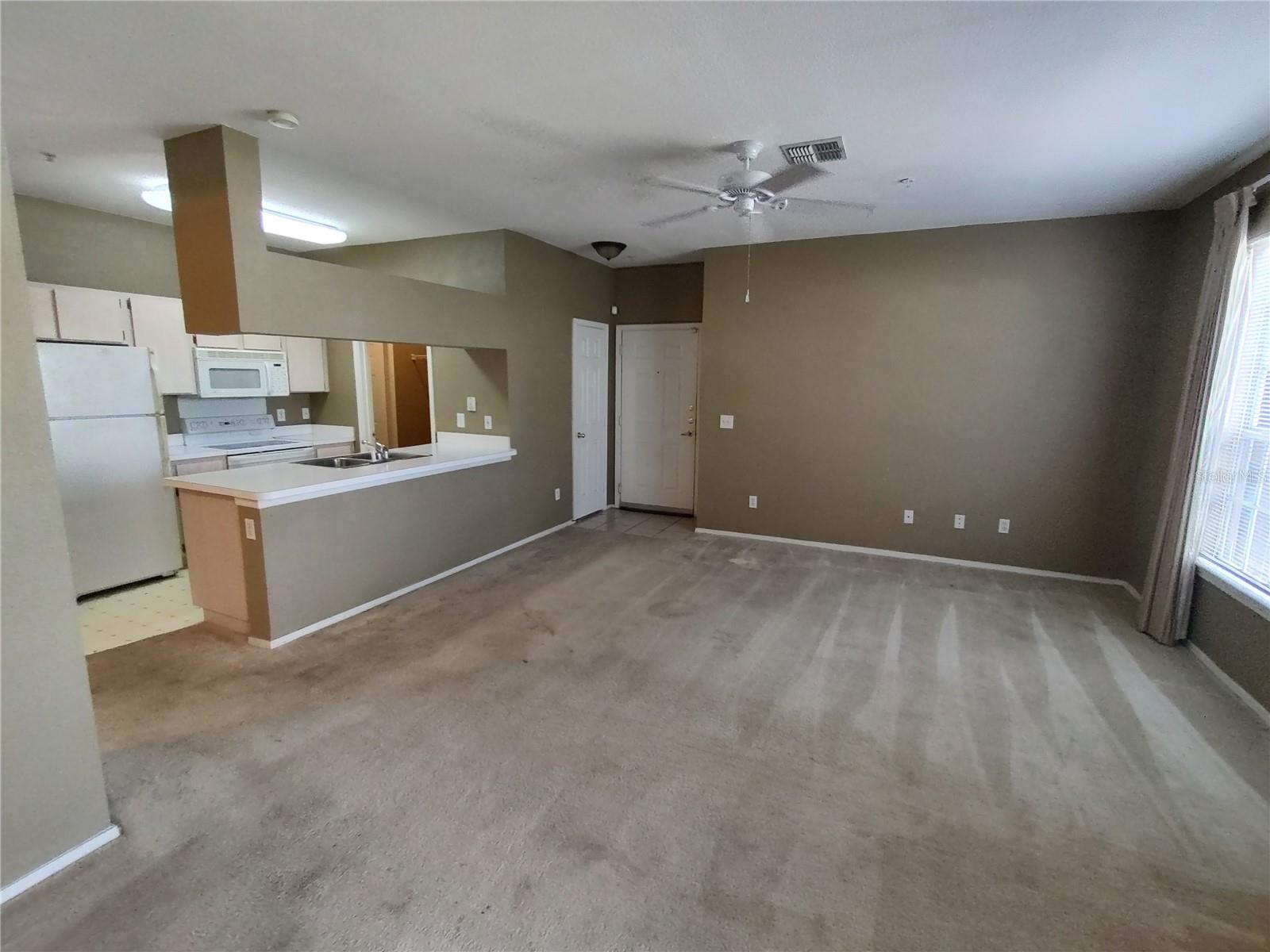 TB8459067 Property Photo