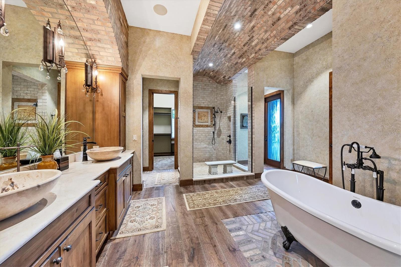 A4676265 Property Photo