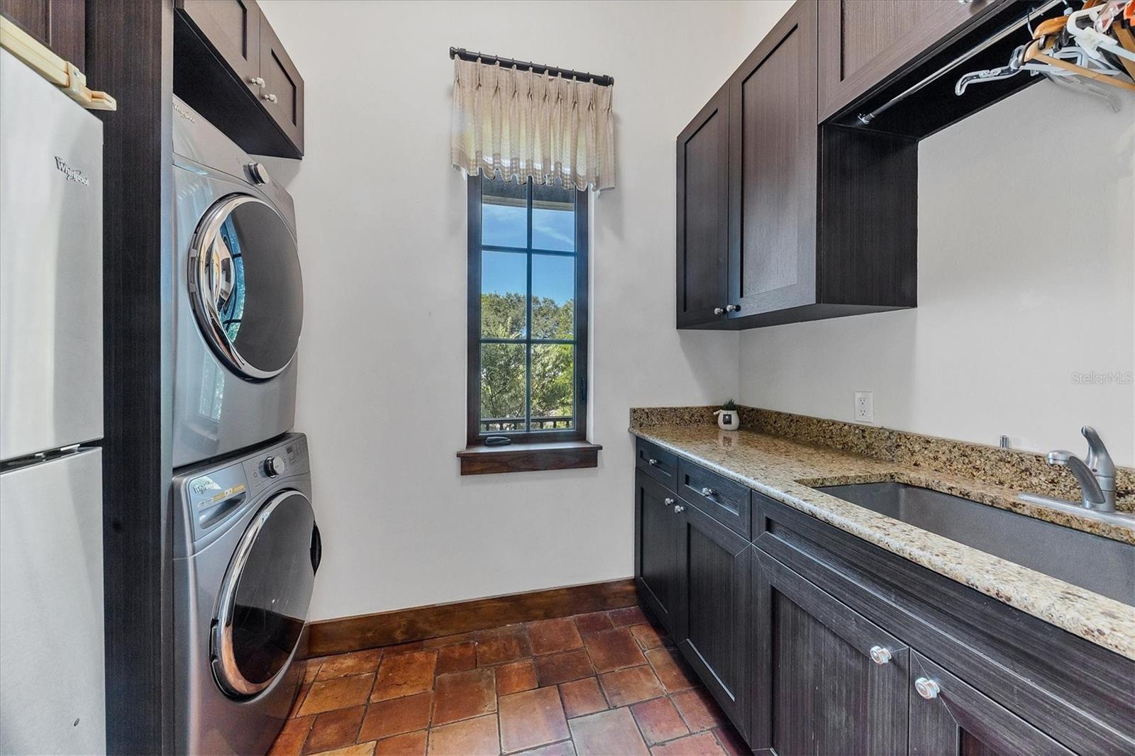 A4676265 Property Photo