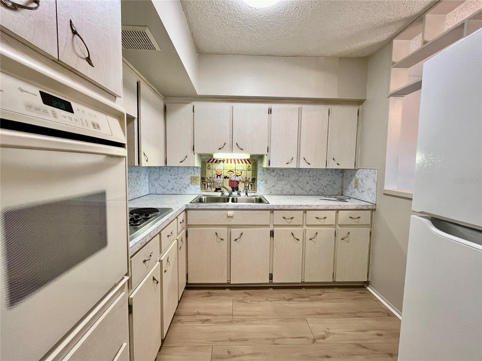 TB8459106 Property Photo