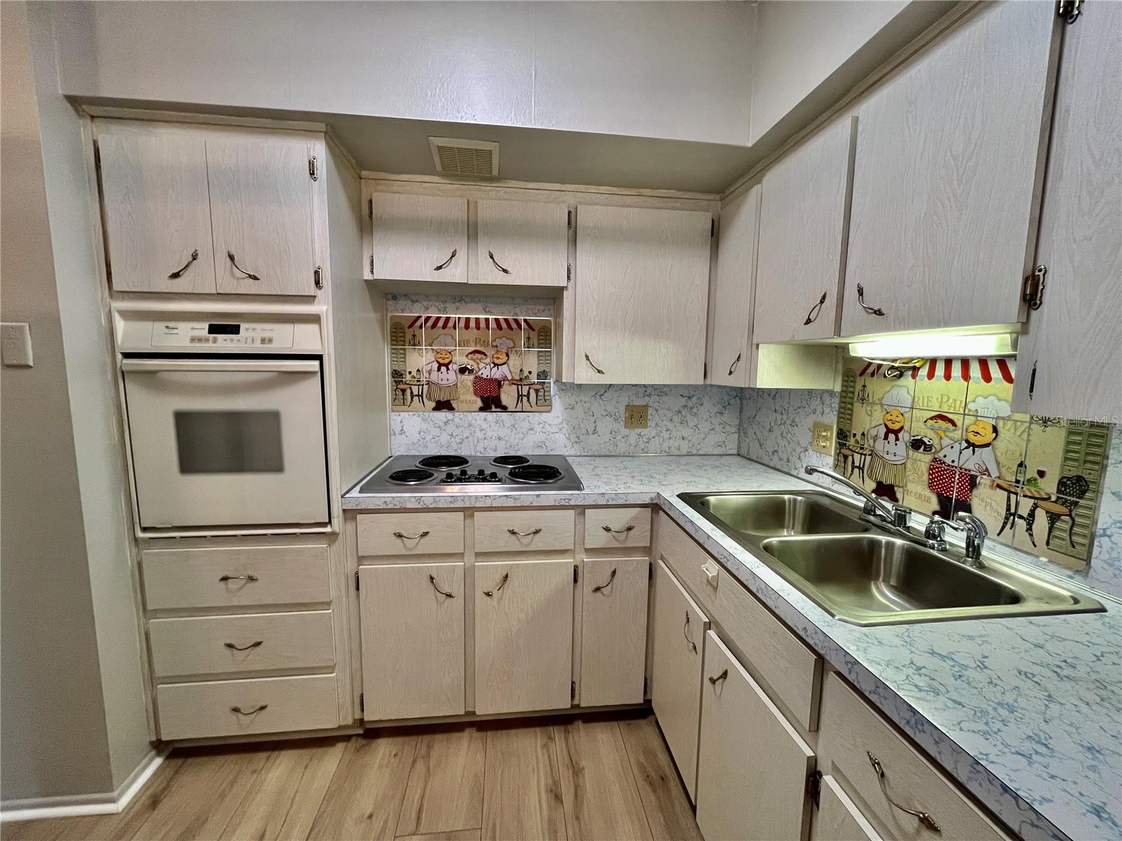 TB8459106 Property Photo