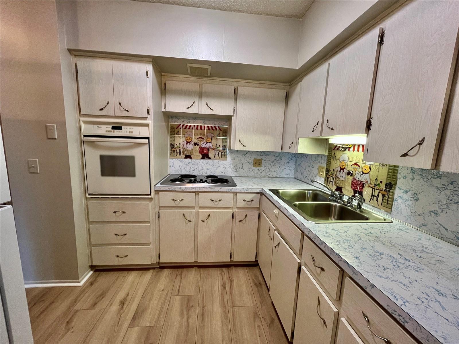 TB8459106 Property Photo