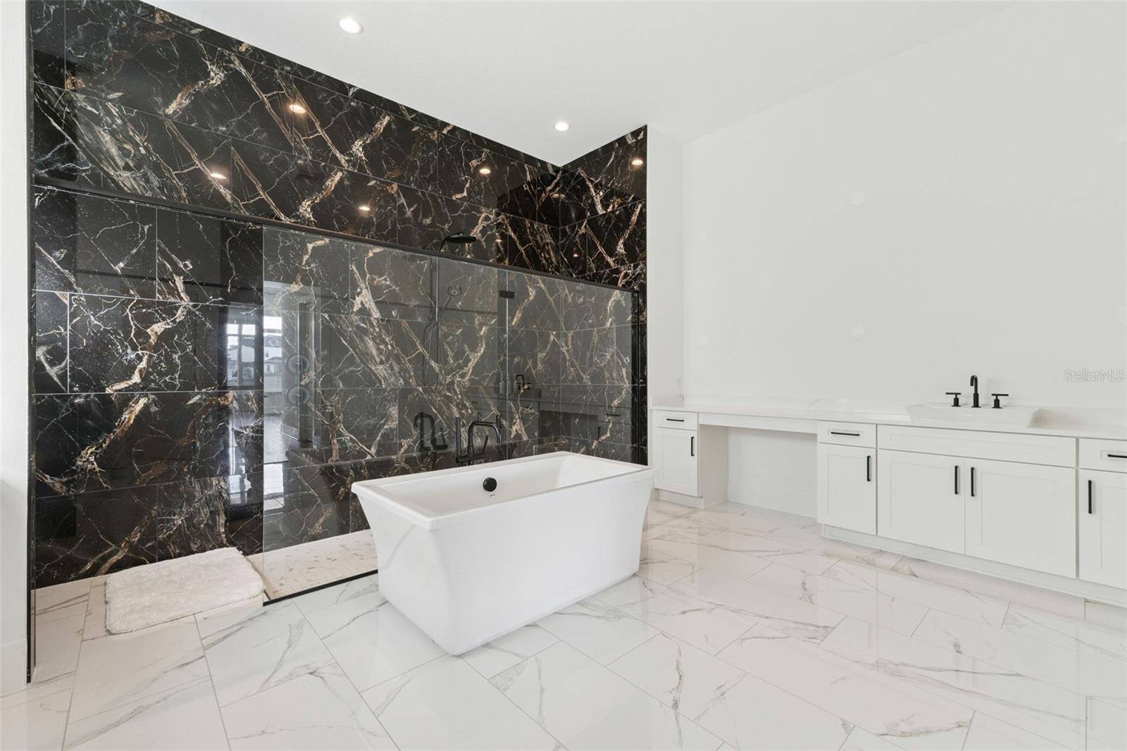 O6369717 Property Photo