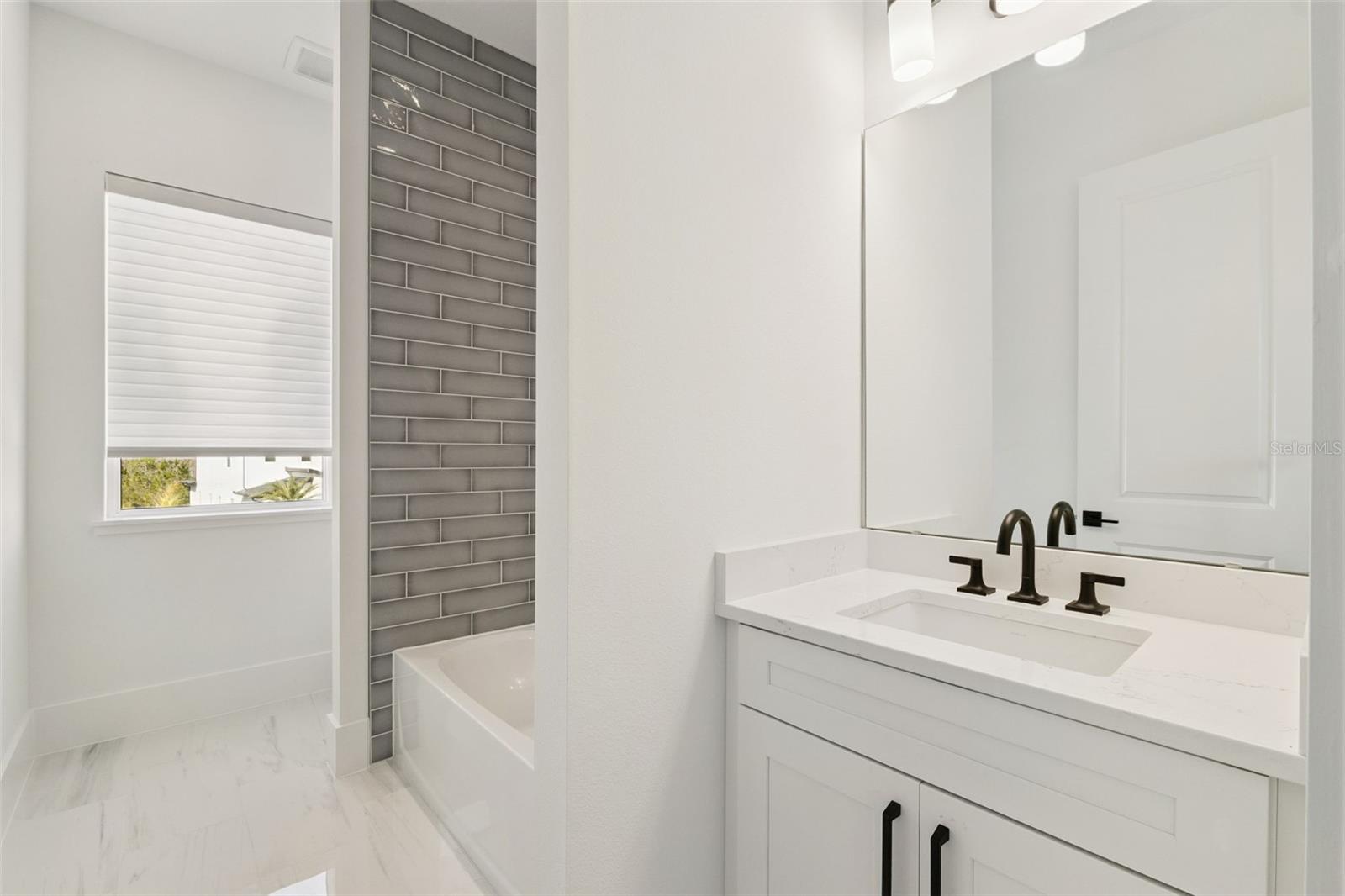 O6369717 Property Photo