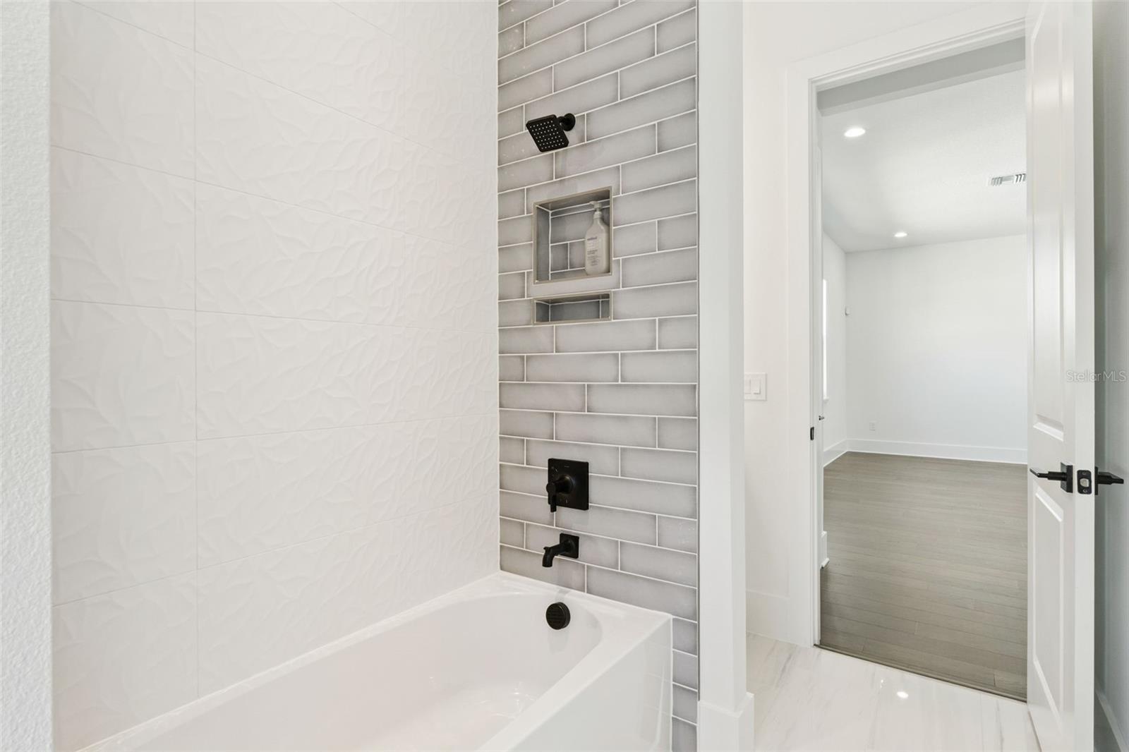 O6369717 Property Photo