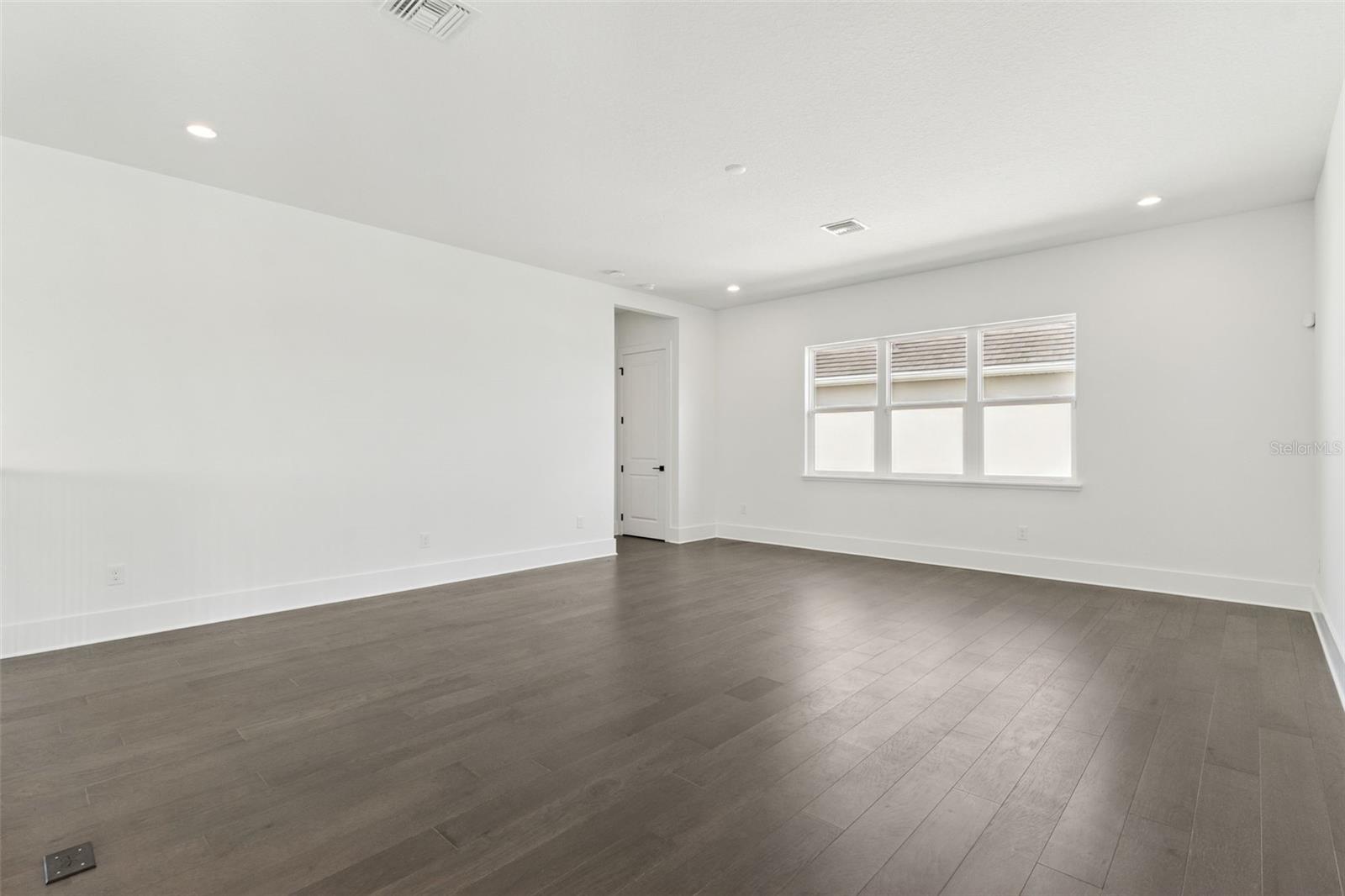 O6369717 Property Photo