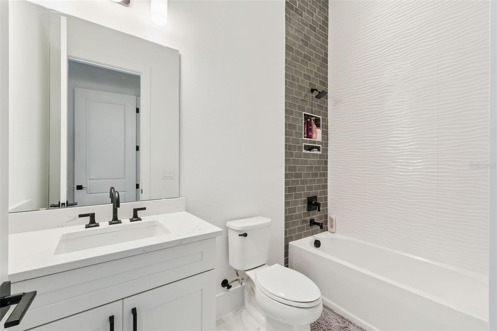 O6369717 Property Photo