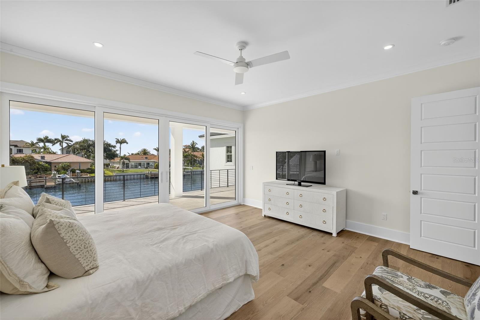 TB8459217 Property Photo