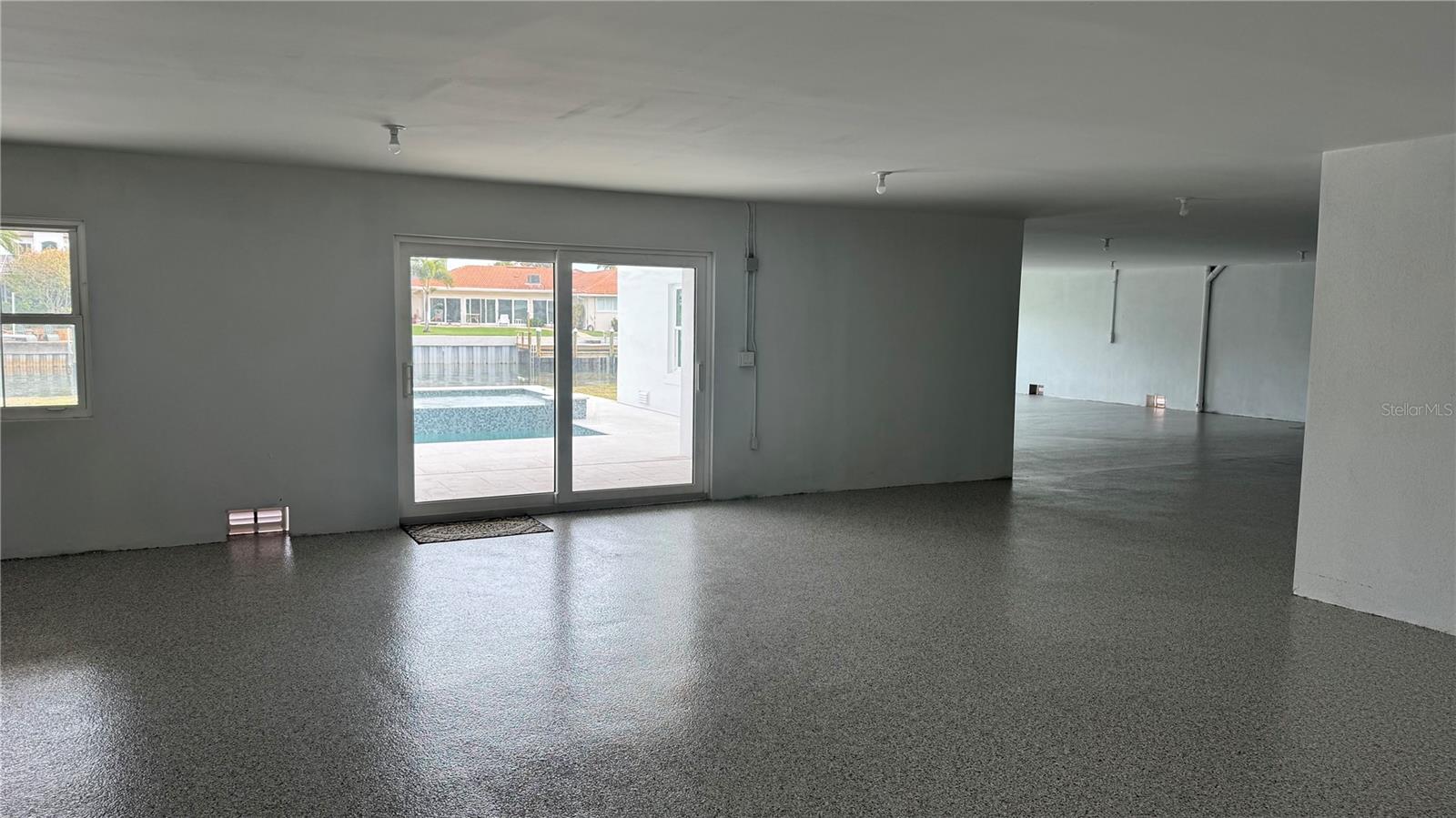 TB8459217 Property Photo