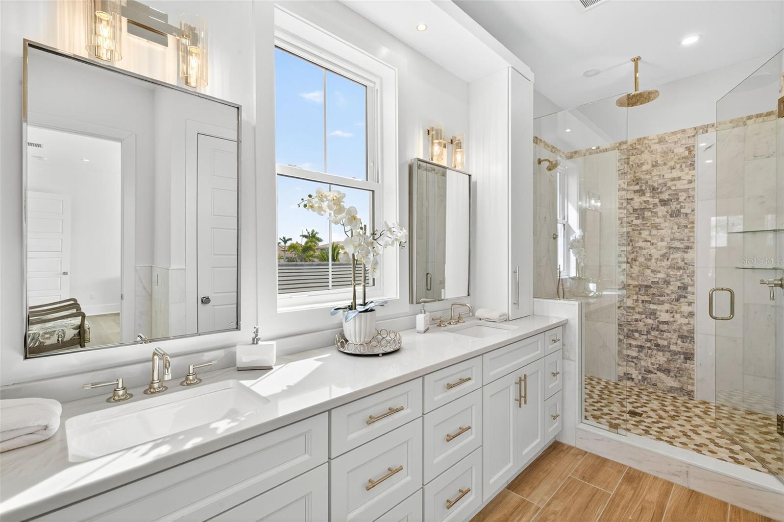 TB8459217 Property Photo