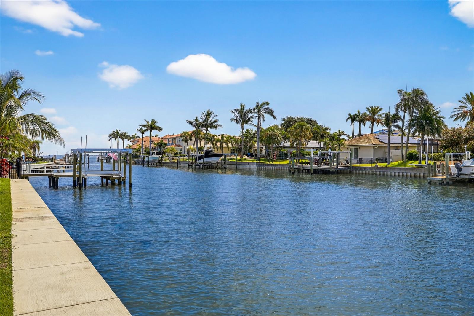 TB8459217 Property Photo