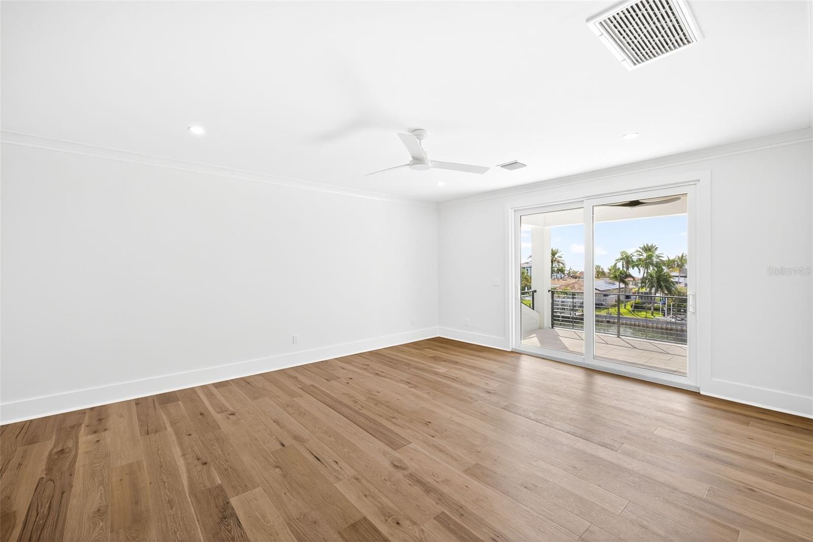 TB8459217 Property Photo