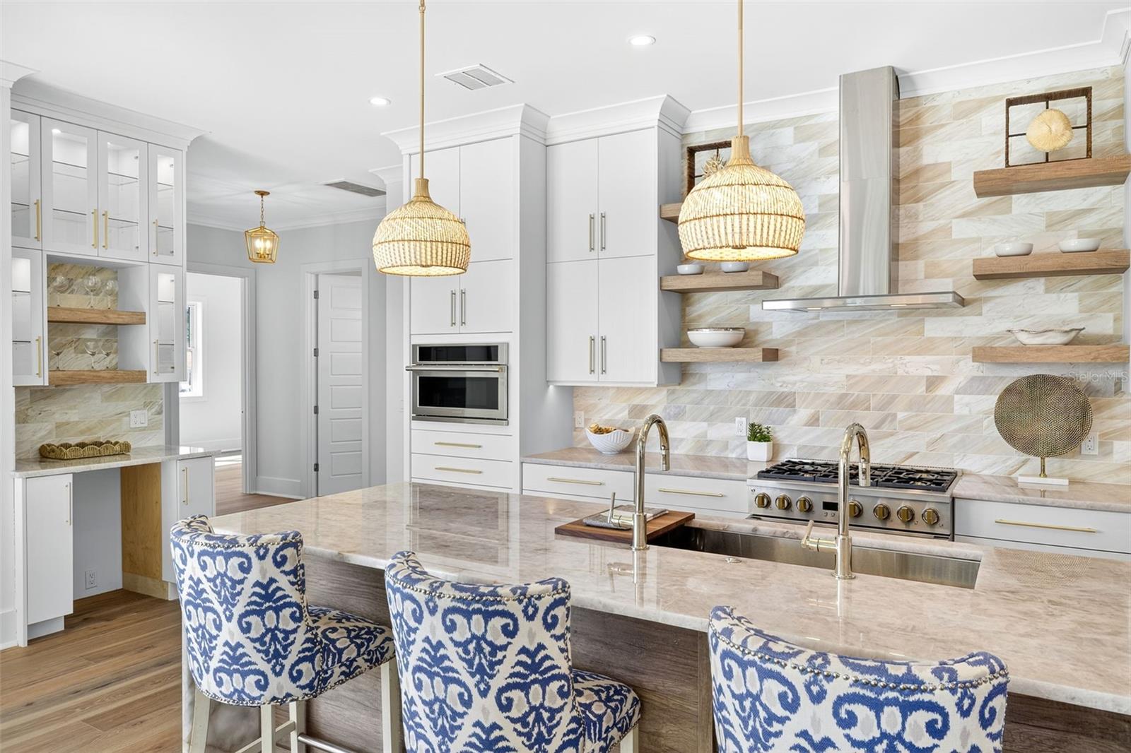 TB8459217 Property Photo