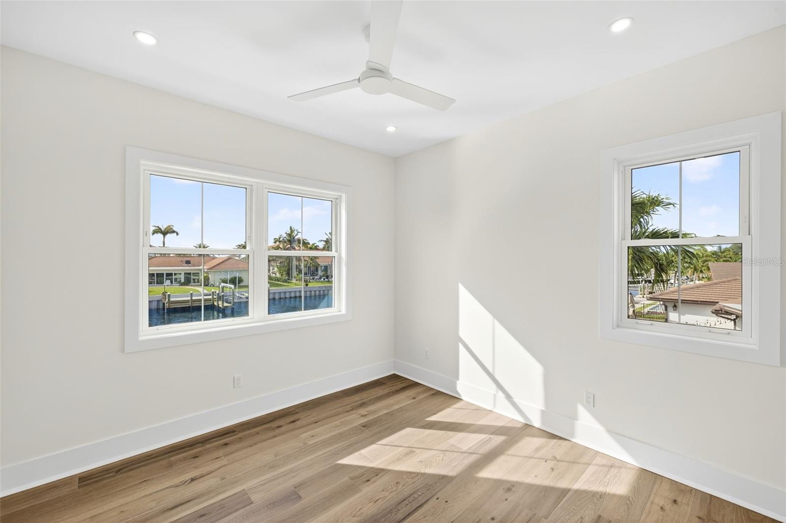 TB8459217 Property Photo