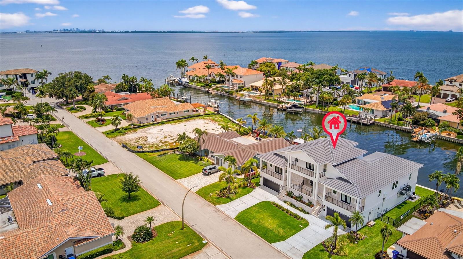 TB8459217 Property Photo