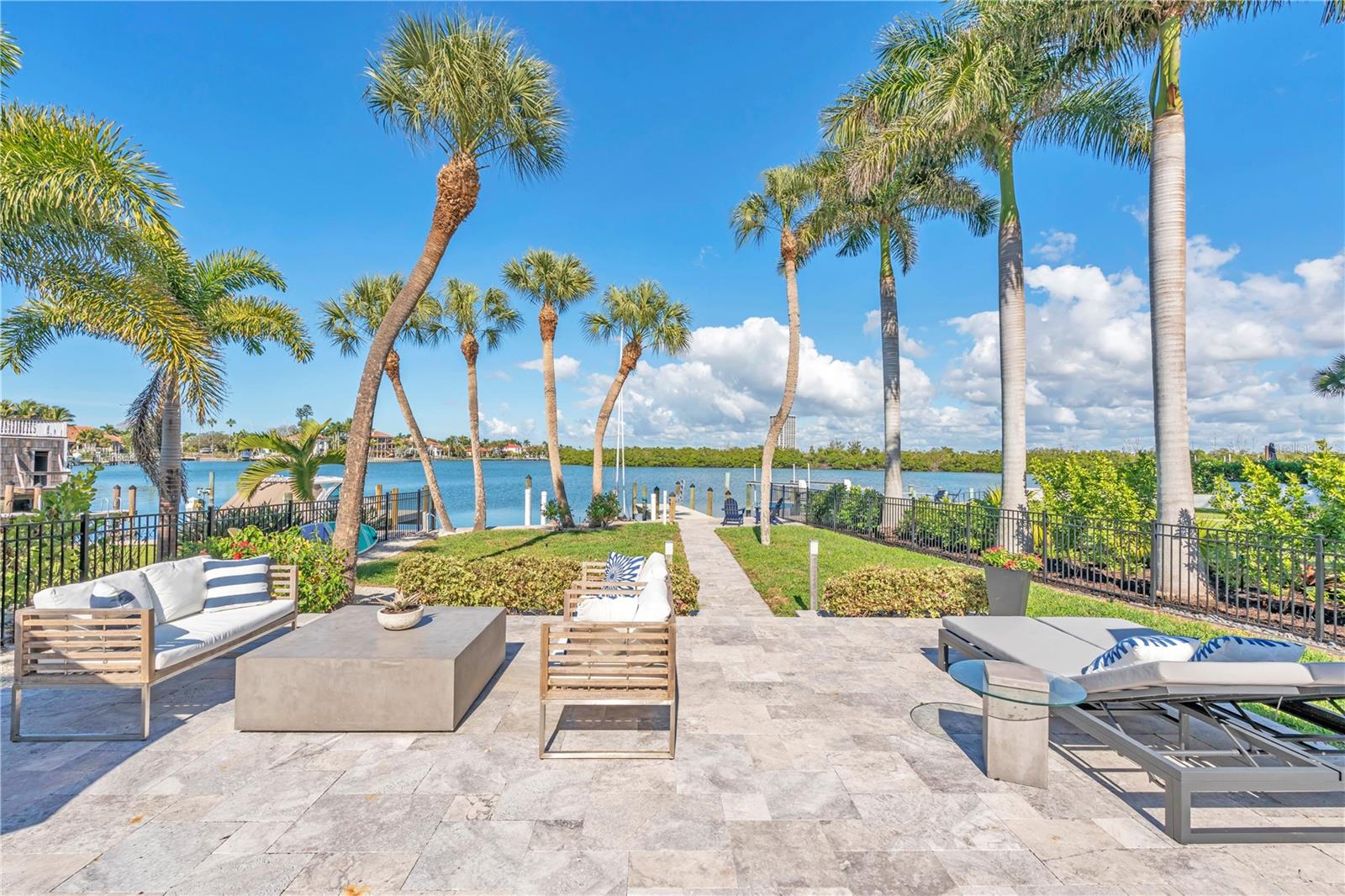 A4676329 Property Photo