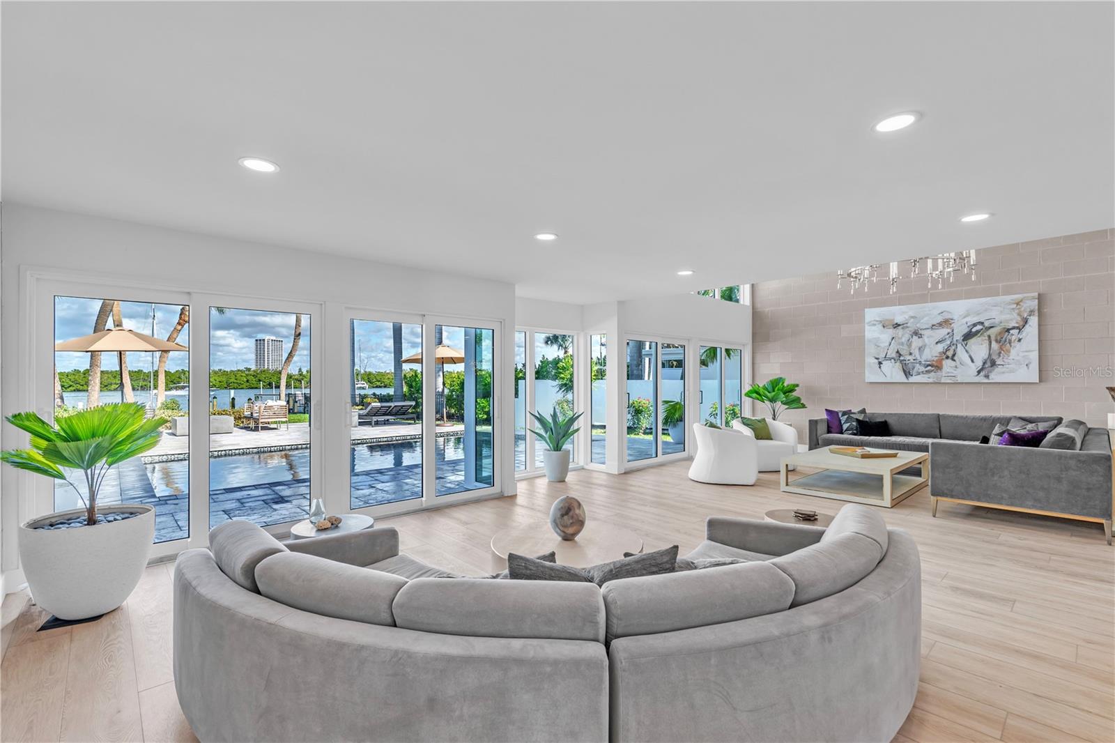 A4676329 Property Photo