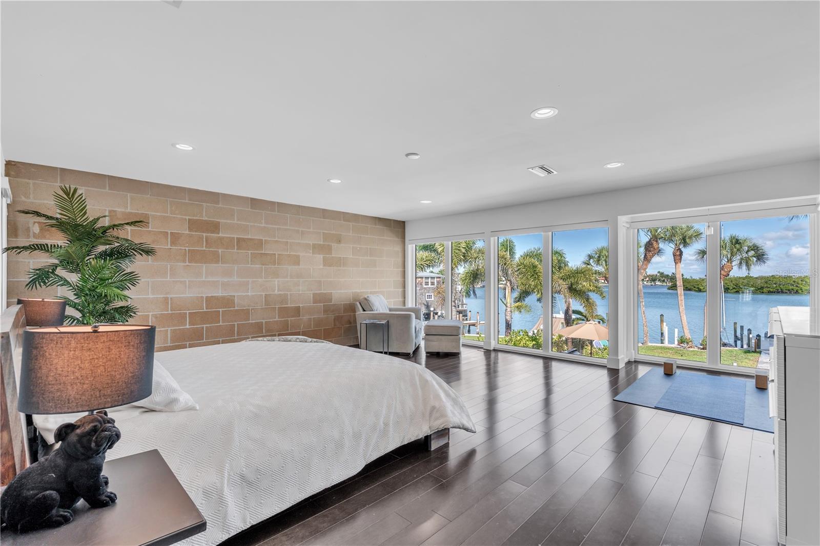 A4676329 Property Photo