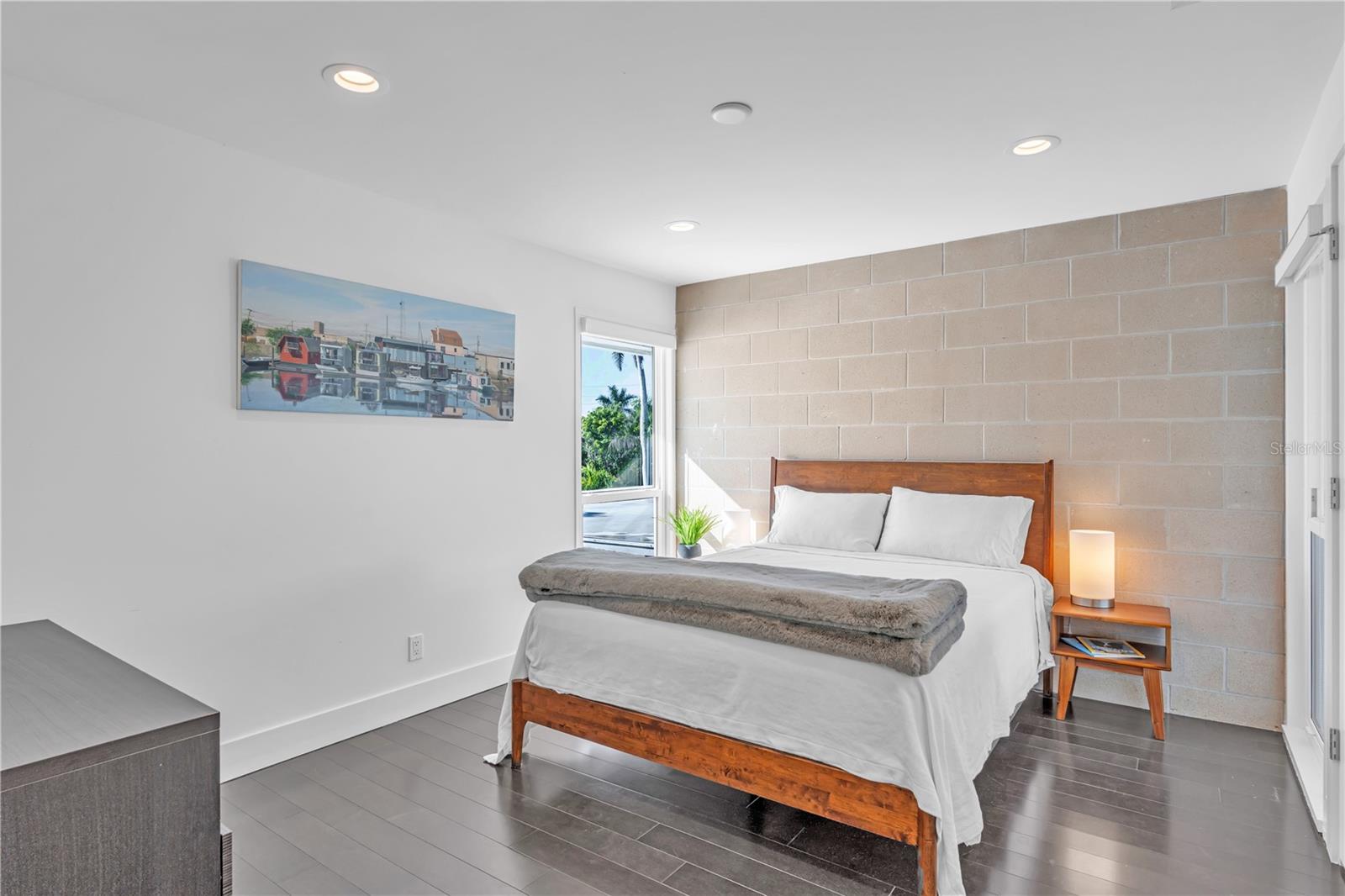 A4676329 Property Photo