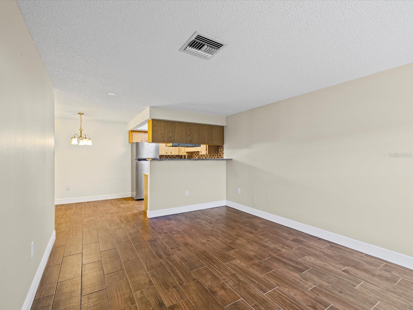 W7881666 Property Photo