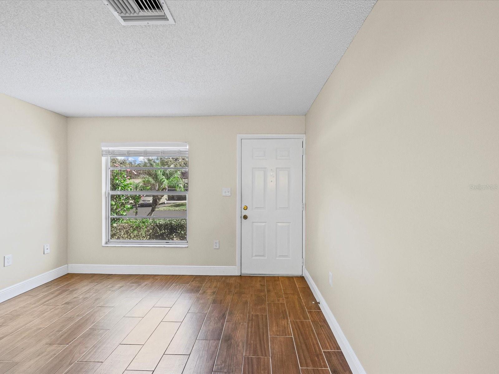 W7881666 Property Photo