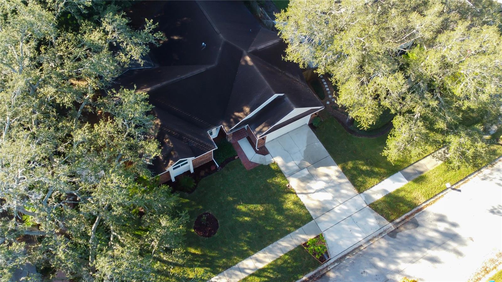 5. Woodland Hills has Sidewalks Throughout the Community... Family Friendly! There's Always Someone Walking About