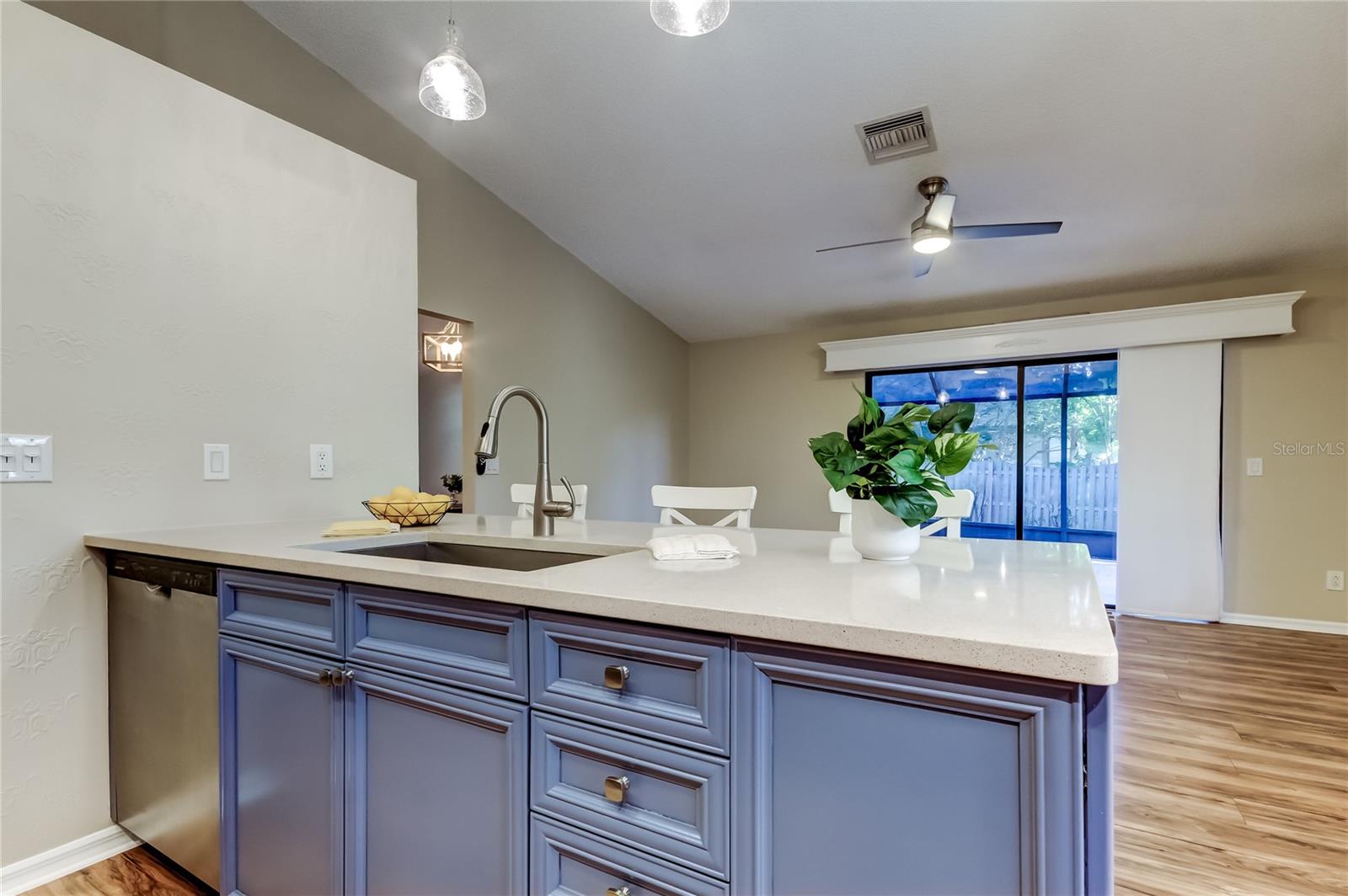 21. Busy Day, No Problem. Plenty of Counter Space for Takeout & Delivery Containers (13.4' x 22.7')!