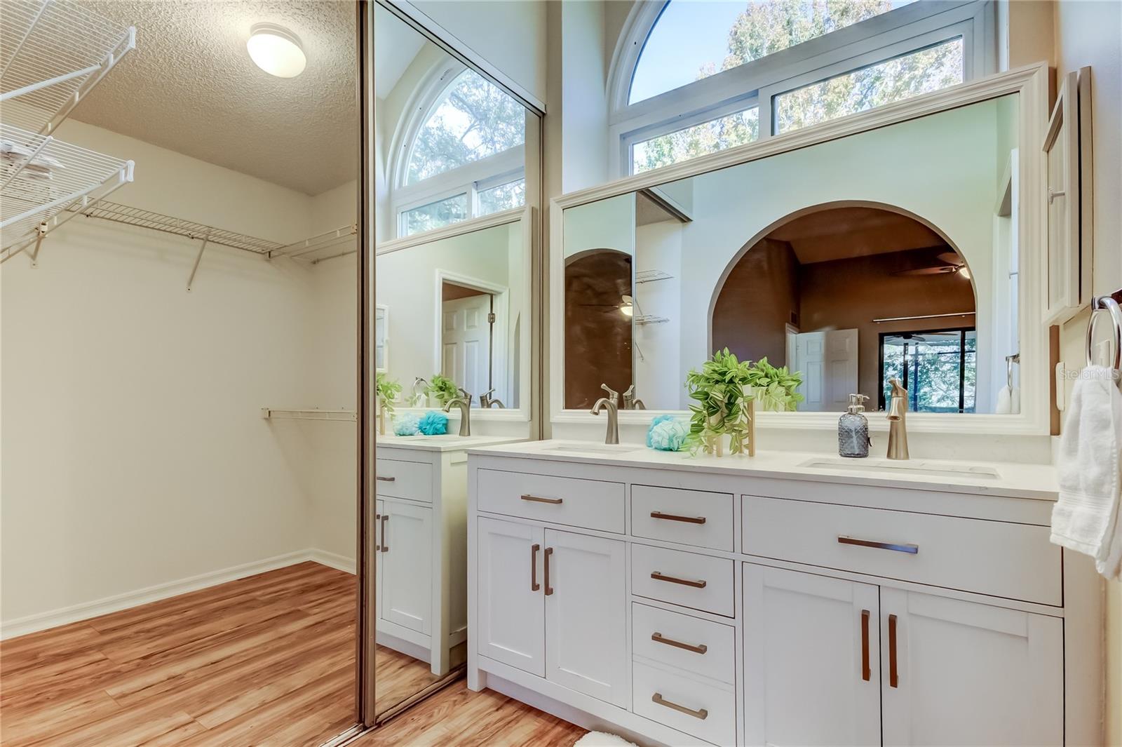 33. Dual Sinks Allows for Partner's Defined Space (6.3 ft x 12 ft)!!