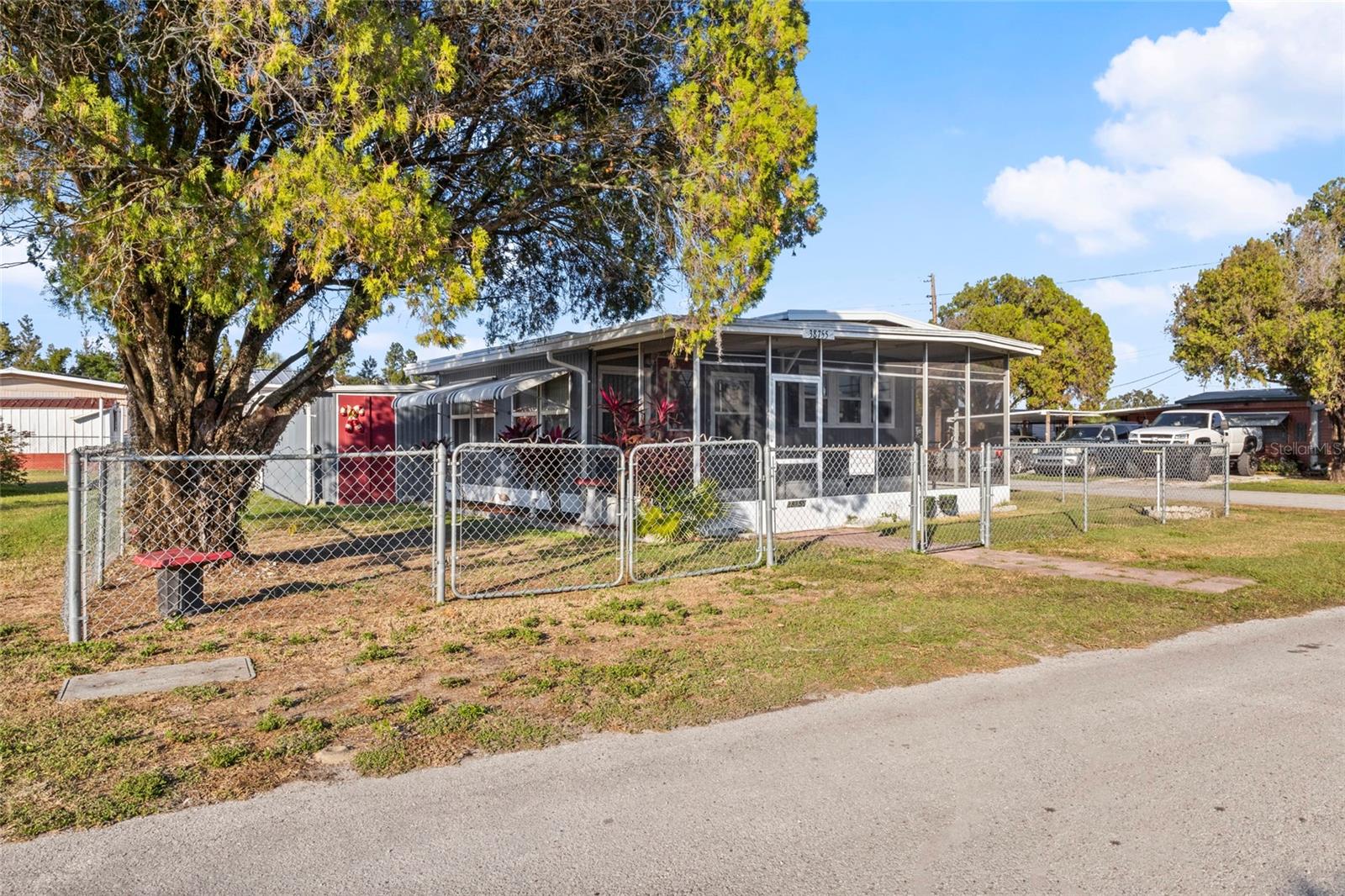 TB8459284 Property Photo