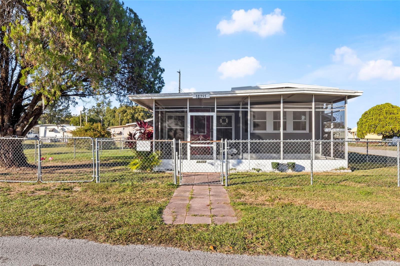 TB8459284 Property Photo