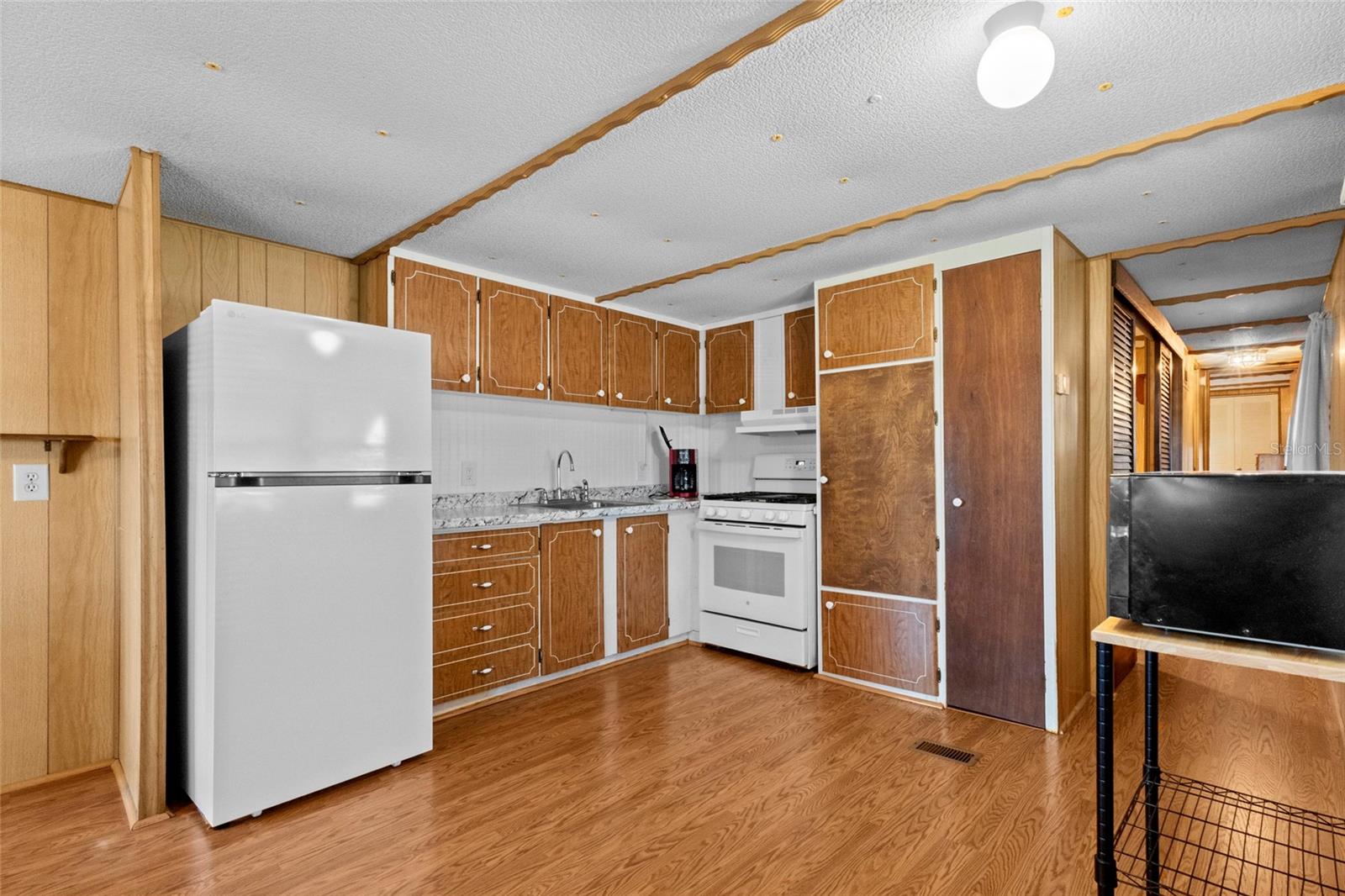 TB8459284 Property Photo