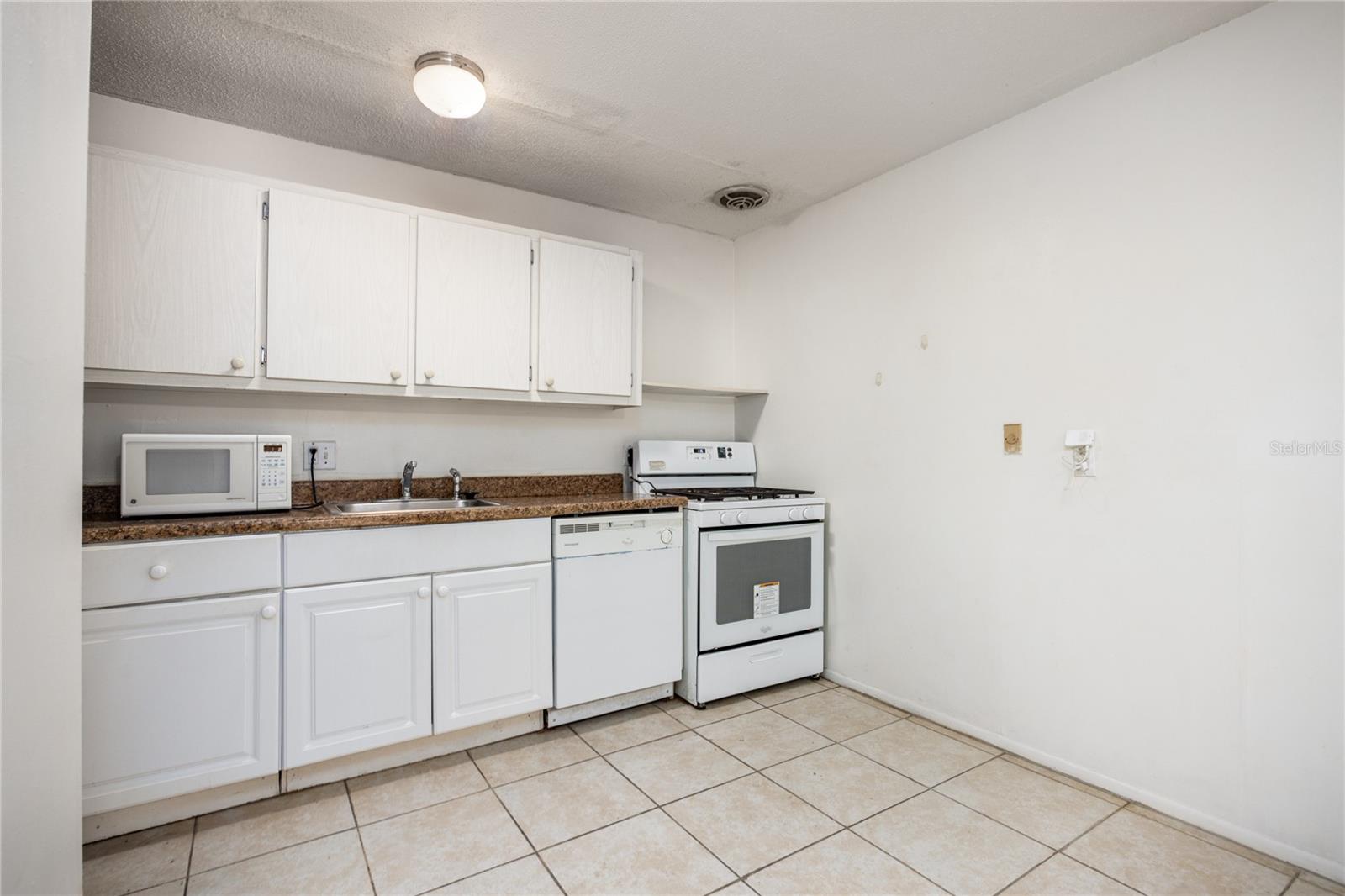 GC536215 Property Photo